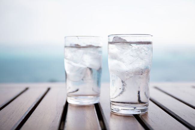 Minum Air Dingin Membakar Lebih Banyak Kalori, Mitos atau Fakta? - Alodokter