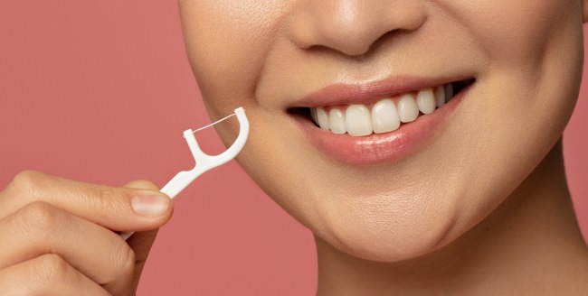 5 Benang Gigi yang Efektif Membersihkan Gigi - Alodokter