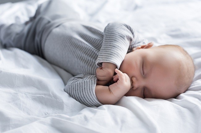 Jangan Khawatir, Bayi Sering Kaget Tidak Selalu Berbahaya - Alodokter