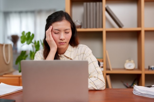 4 Titik Refleksi Sakit Kepala untuk Mengatasi Nyeri - Alodokter