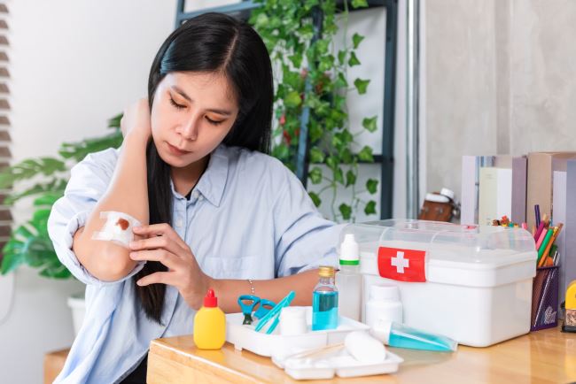 7 Obat Pengering Luka yang Cepat dan Efektif - Alodokter