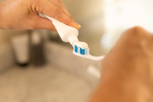 9 Pasta Gigi Pemutih yang Ampuh Mengatasi Gigi Kuning - Alodokter