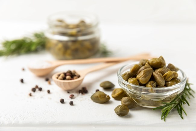 Capers, Ketahui Kandungan Nutrisi, Manfaat, dan Efek Sampingnya - Alodokter