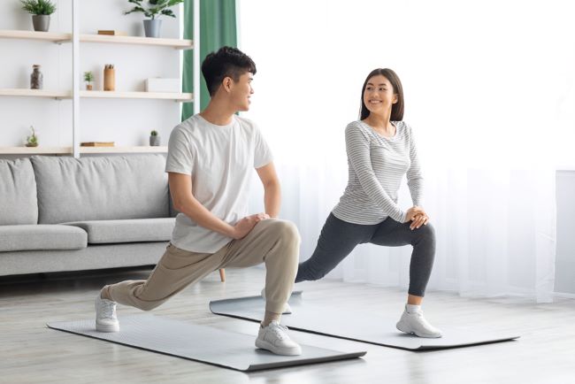 10 Ide Olahraga di Rumah Tanpa Peralatan yang Mudah Dilakukan - Alodokter