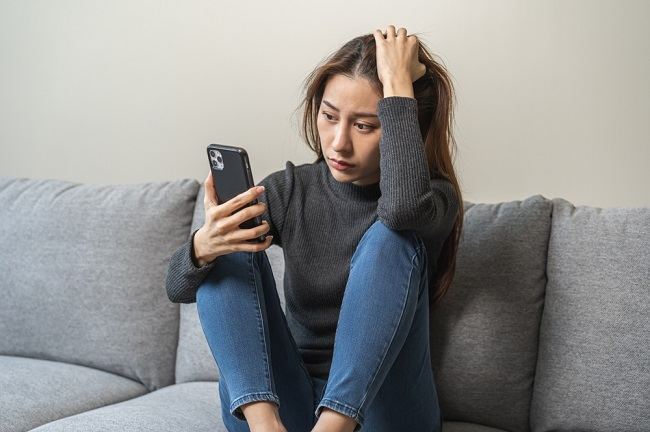 Anxious Attachment Style Sadfishing, Umbar Kesedihan untuk Mendapat Perhatian - Alodokter