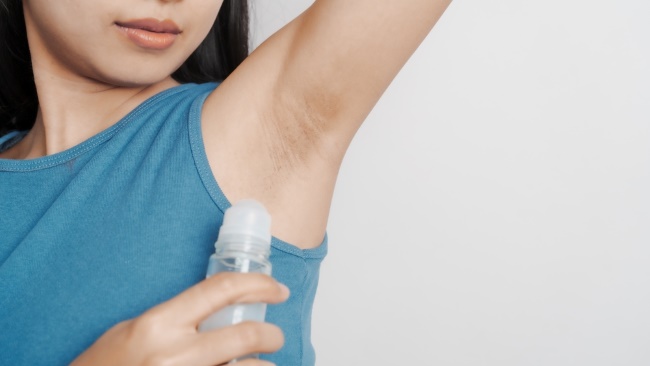 6 Deodorant Paling Ampuh Atasi Bau Badan - Alodokter