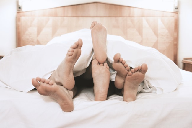 Threesome, Pahami Risiko Kesehatan dan Hal yang Perlu Diperhatikan - Alodokter