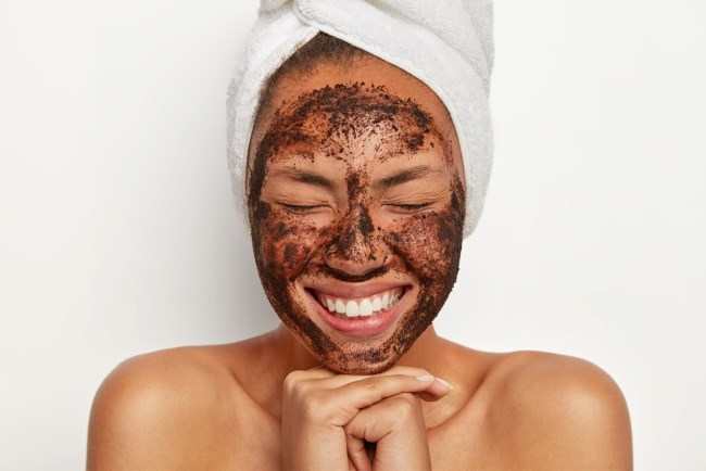 6 Manfaat Kopi untuk Wajah yang Sayang untuk Dilewatkan - Alodokter