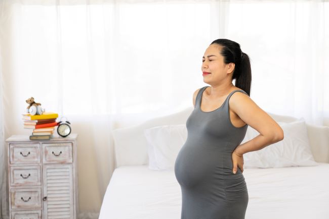 Sakit Pinggang pada Ibu Hamil 5 Bulan, Normal atau Tidak? - Alodokter
