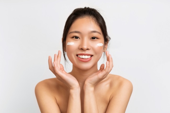 10 Produk untuk Menghilangkan Bruntusan di Wajah - Alodokter