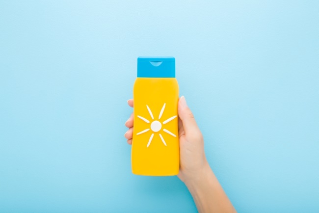 6 Hybrid Sunscreen untuk Perlindungan Kulit yang Maksimal - Alodokter