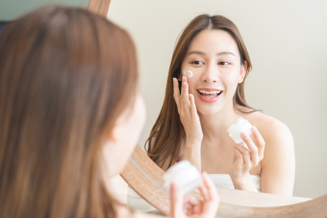 12 Krim Pencerah Wajah Terbaik yang Patut Dicoba - Alodokter