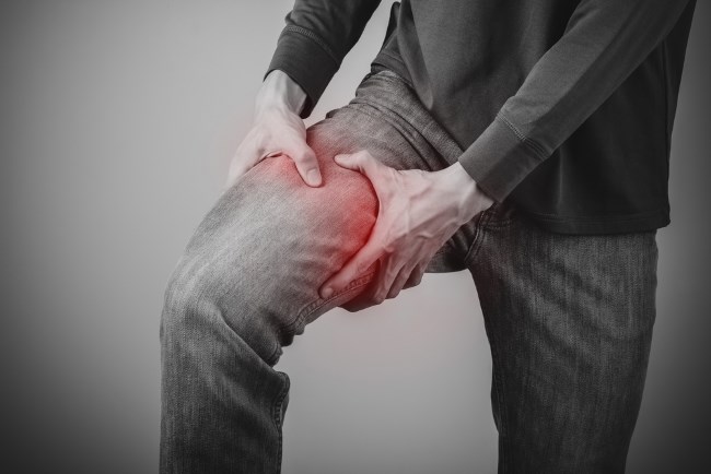 7 Cara Menghilangkan Nyeri Otot Paha yang Efektif - Alodokter