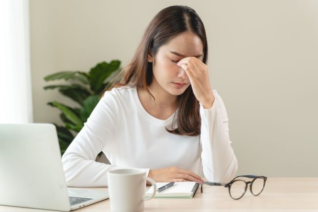 7 Ciri-Ciri Mata Tidak Sehat yang Sering Diabaikan - Alodokter