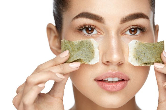 7 Cara Alami Menghilangkan Flek Hitam di Pipi yang Aman dan Ampuh - Alodokter