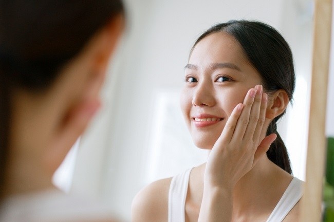Wajib Tahu, Ini Ciri-Ciri Kulit Wajah yang Sehat - Alodokter