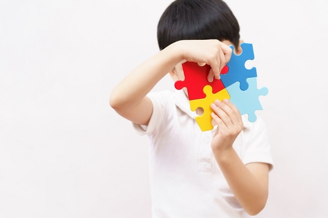 Apakah Autis pada Anak Bisa Sembuh? Ini Faktanya - Alodokter
