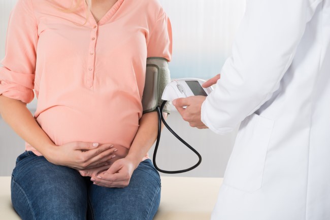 Ciri-Ciri Darah Tinggi pada Ibu Hamil yang Perlu Diwaspadai - Alodokter