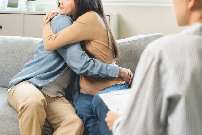 Kapan Harus ke Psikolog Pernikahan? Ini 9 Tandanya - Alodokter