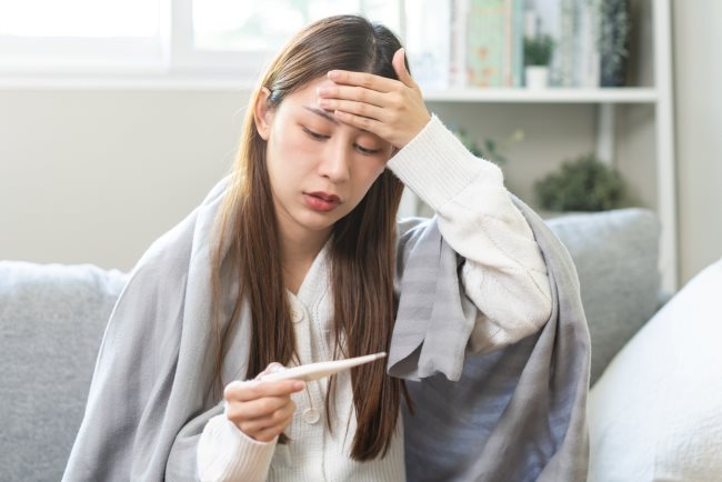 7 Cara Menurunkan Demam pada Orang Dewasa Tanpa Obat - Alodokter