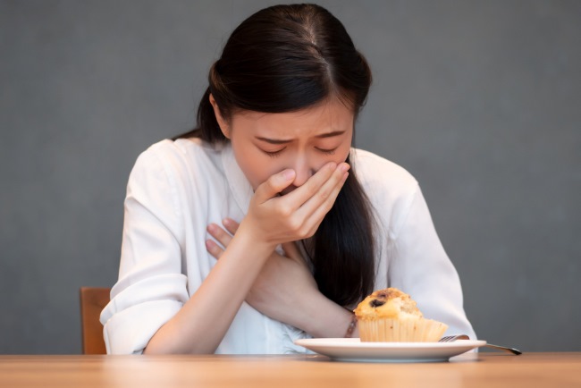Muntah Setelah Makan, Kenali Penyebab dan Cara Mengatasinya - Alodokter