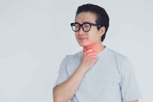 Suara Serak Berkepanjangan, Inilah Penyebab dan Cara Mengatasinya - Alodokter