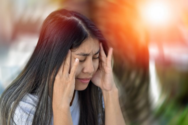 Kepala Terasa Berat dan Pusing, Kenali Penyebab dan Penanganannya - Alodokter
