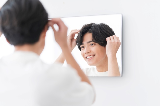 6 Cara Cepat Memanjangkan Rambut Pria yang Aman dan Efektif - Alodokter