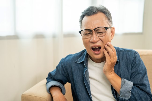 Sakit Gigi Tak Kunjung Sembuh, Inilah Penyebab dan Penanganannya - Alodokter