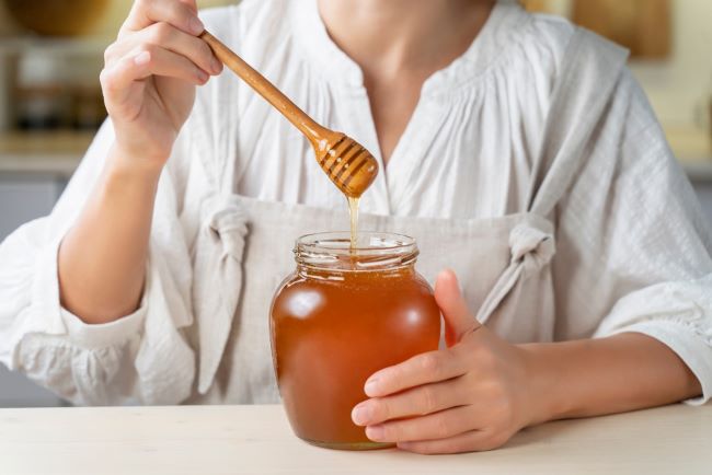 Jangan Salah Pilih! Ini Ciri-Ciri Madu Asli yang Perlu Diketahui - Alodokter