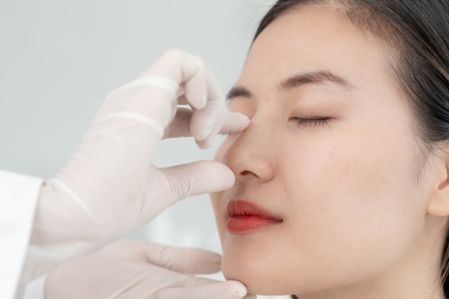 Tulang Hidung Bengkok, Ketahui Penyebab, Gejala, dan Penanganannya - Alodokter