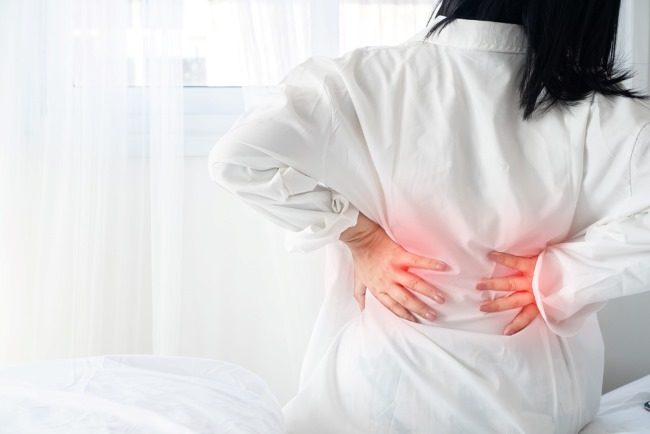Tulang Punggung Sakit, Ini Penyebab dan Cara Mengatasinya - Alodokter