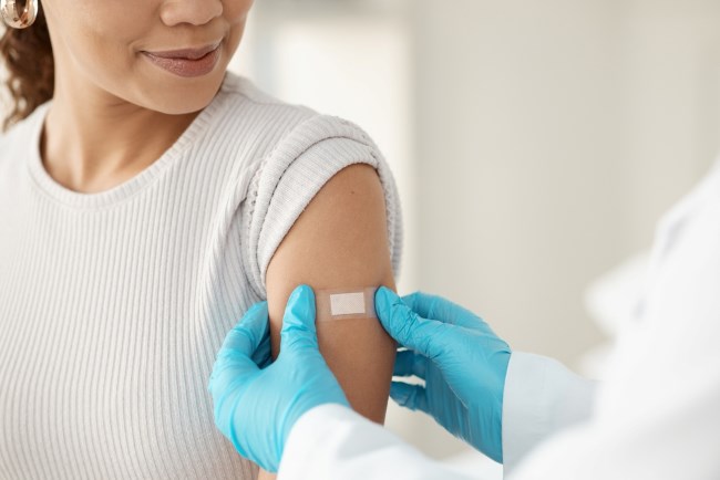 Vaksin Booster, Dosis Tambahan untuk Perlindungan Ekstra - Alodokter
