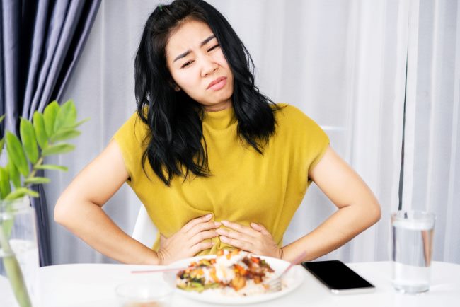 Sakit Perut Akibat Keracunan Makanan, Begini Cara Mengatasinya - Alodokter