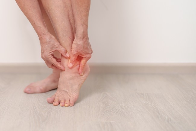 Nyeri Sendi Akibat Gout, Kenali Gejala dan Cara Mengatasinya - Alodokter