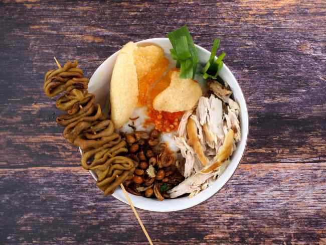 Kalori Bubur Ayam dan Cara Mengonsumsinya dengan Sehat - Alodokter