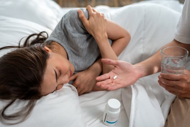 Sakit Perut dan Demam, Kenali Penyebab dan Langkah Penanganannya - Alodokter