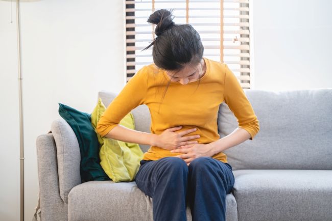 Nyeri di Bagian Bawah Perut Saat PMS: Kenali Penyebab dan Tips Mengatasinya - Alodokter