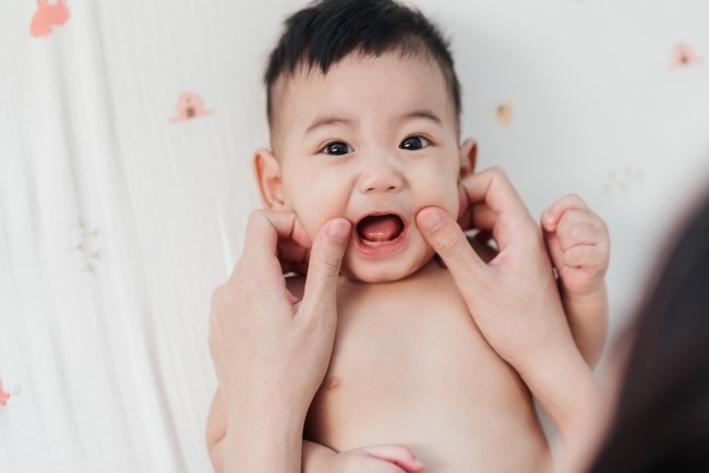 Terapi Pijat untuk Anak Terlambat Bicara, Apakah Efektif? - Alodokter