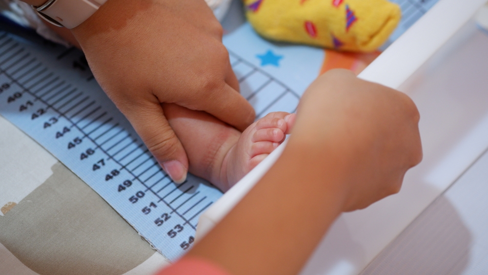 Panjang Bayi Baru Lahir, Ketahui Ukuran Normal dan Cara Mengukurnya - Alodokter