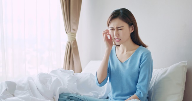 7 Cara Menghilangkan Rasa Gatal di Wajah yang Aman dan Efektif - Alodokter