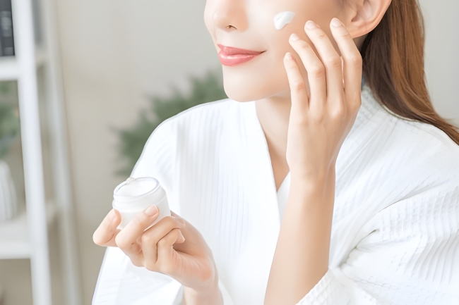 7 Krim Pemutih Wajah yang Aman dan Efektif - Alodokter