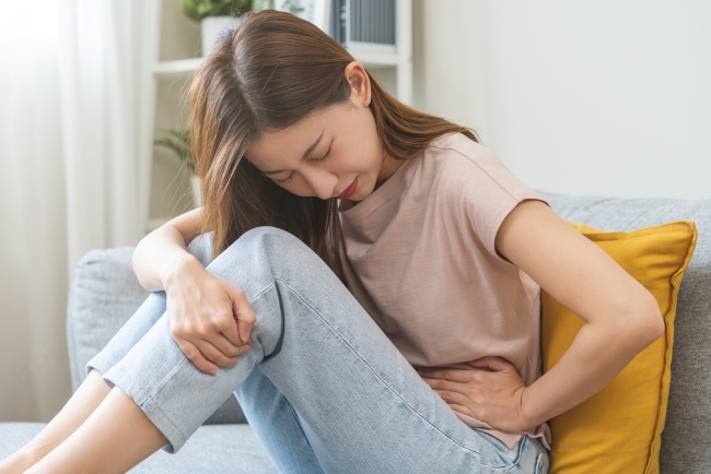 Sakit Perut Sebelah Kiri Bawah pada Wanita, Ini Penyebab dan Cara Mengatasinya - Alodokter
