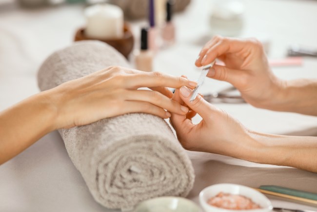 Manicure, Cara Merawat Kuku Tangan agar Tetap Sehat dan Indah - Alodokter