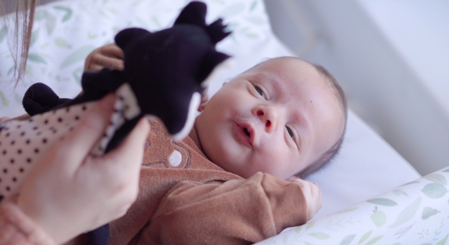 5 Ciri-Ciri Bayi Bisa Melihat yang Perlu Dikenali Orang Tua - Alodokter