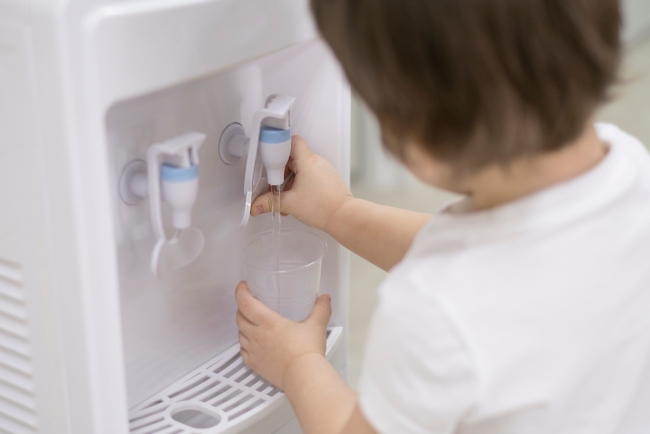 Air Minum Galon Aman untuk Tumbuh Kembang Anak - Alodokter