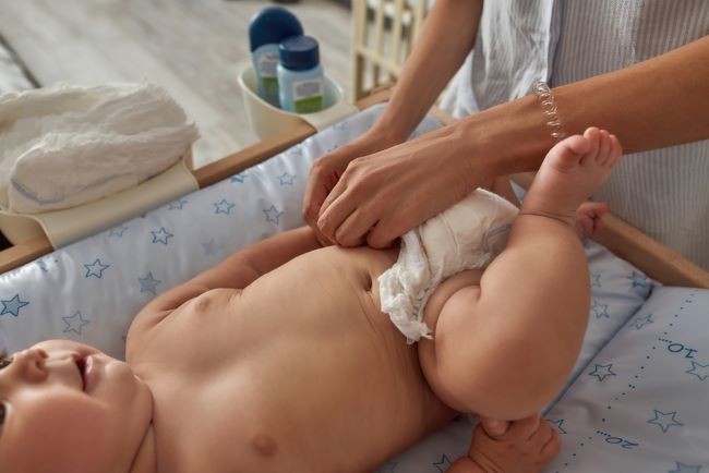 BAB Bayi Berlendir Kuning, Ketahui Berbagai Penyebabnya - Alodokter