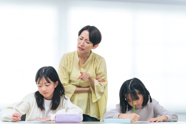 Pola Asuh Otoriter, Kenali Ciri-Ciri dan Dampaknya bagi Anak - Alodokter