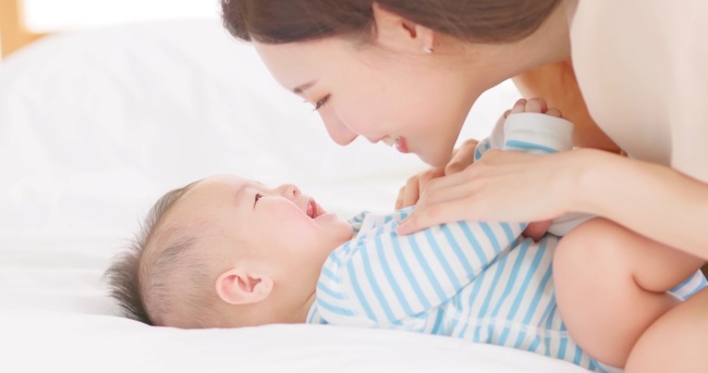 Bayi Bisa Melihat Umur Berapa? Intip Perkembangannya di Sini - Alodokter