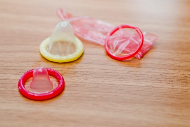 Perbedaan Kondom Pria dan Wanita yang Penting Diketahui - Alodokter